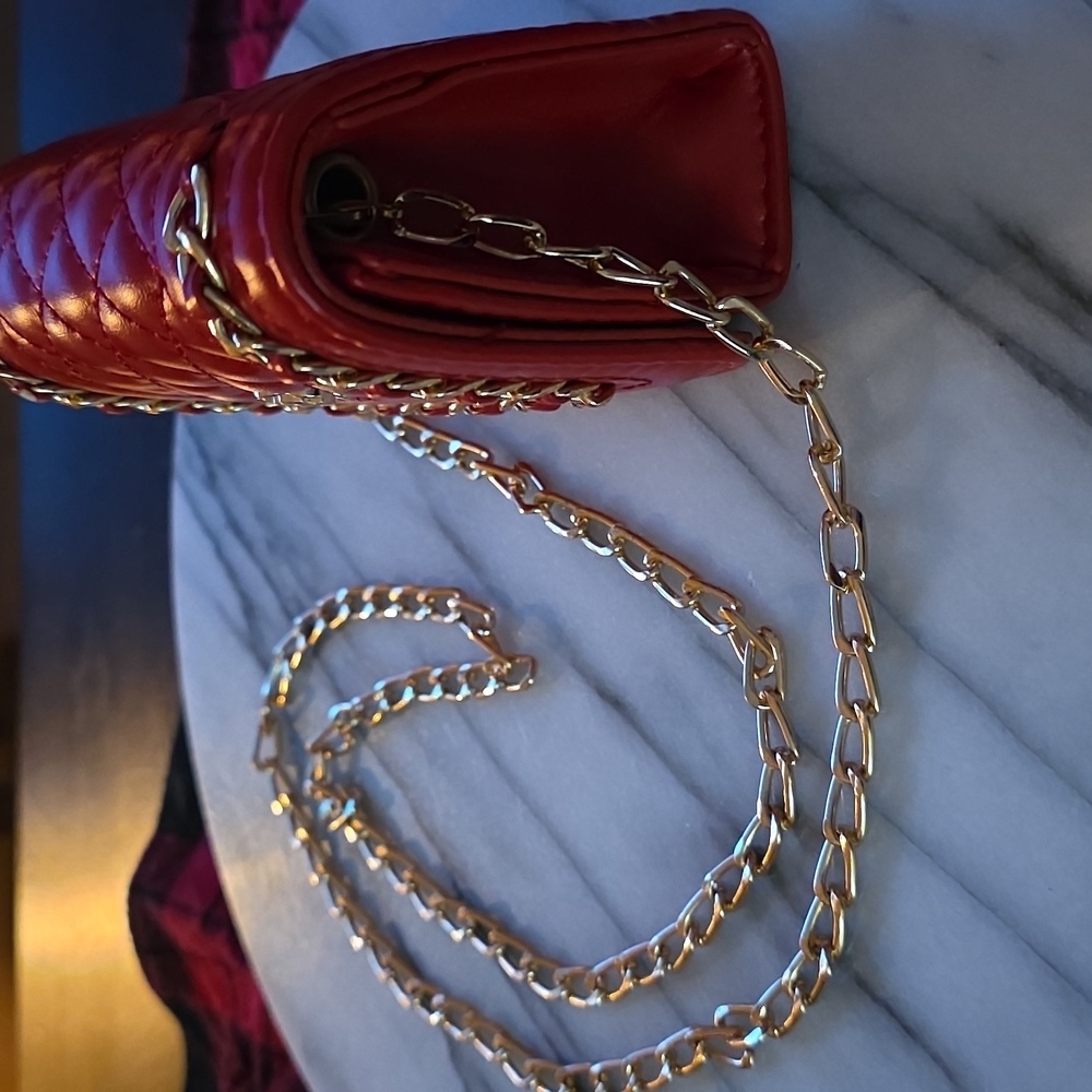 Red Quilted Chain Crossbody Bag ❤️ - Picture 4 of 12